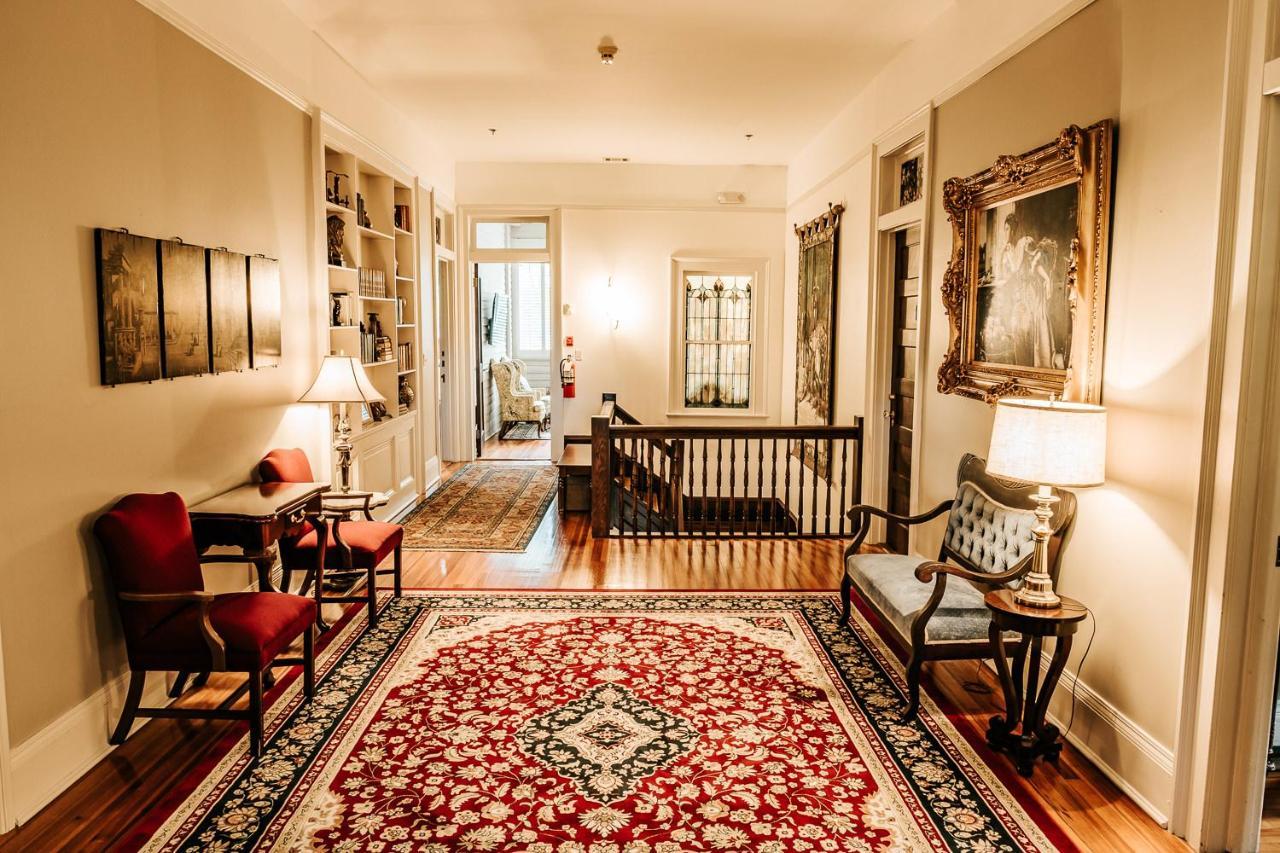 Heritage House Bed & Breakfast - Boutique Adults-Only Inn 오펠리카 외부 사진