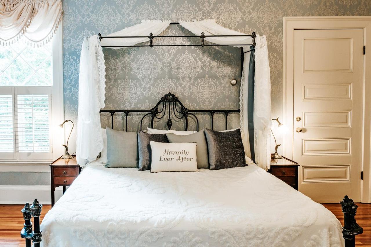 Heritage House Bed & Breakfast - Boutique Adults-Only Inn 오펠리카 외부 사진