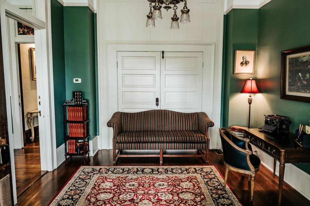 Heritage House Bed & Breakfast - Boutique Adults-Only Inn 오펠리카 외부 사진