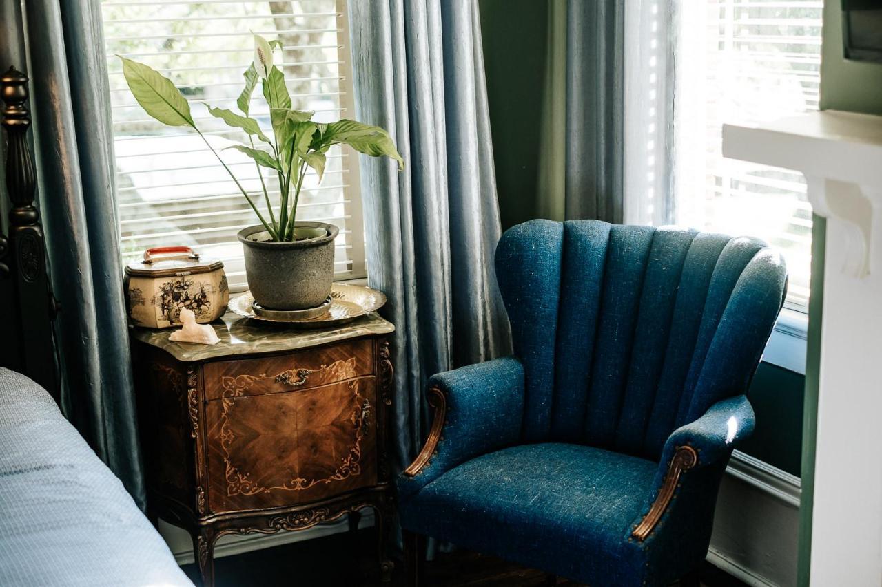 Heritage House Bed & Breakfast - Boutique Adults-Only Inn 오펠리카 외부 사진